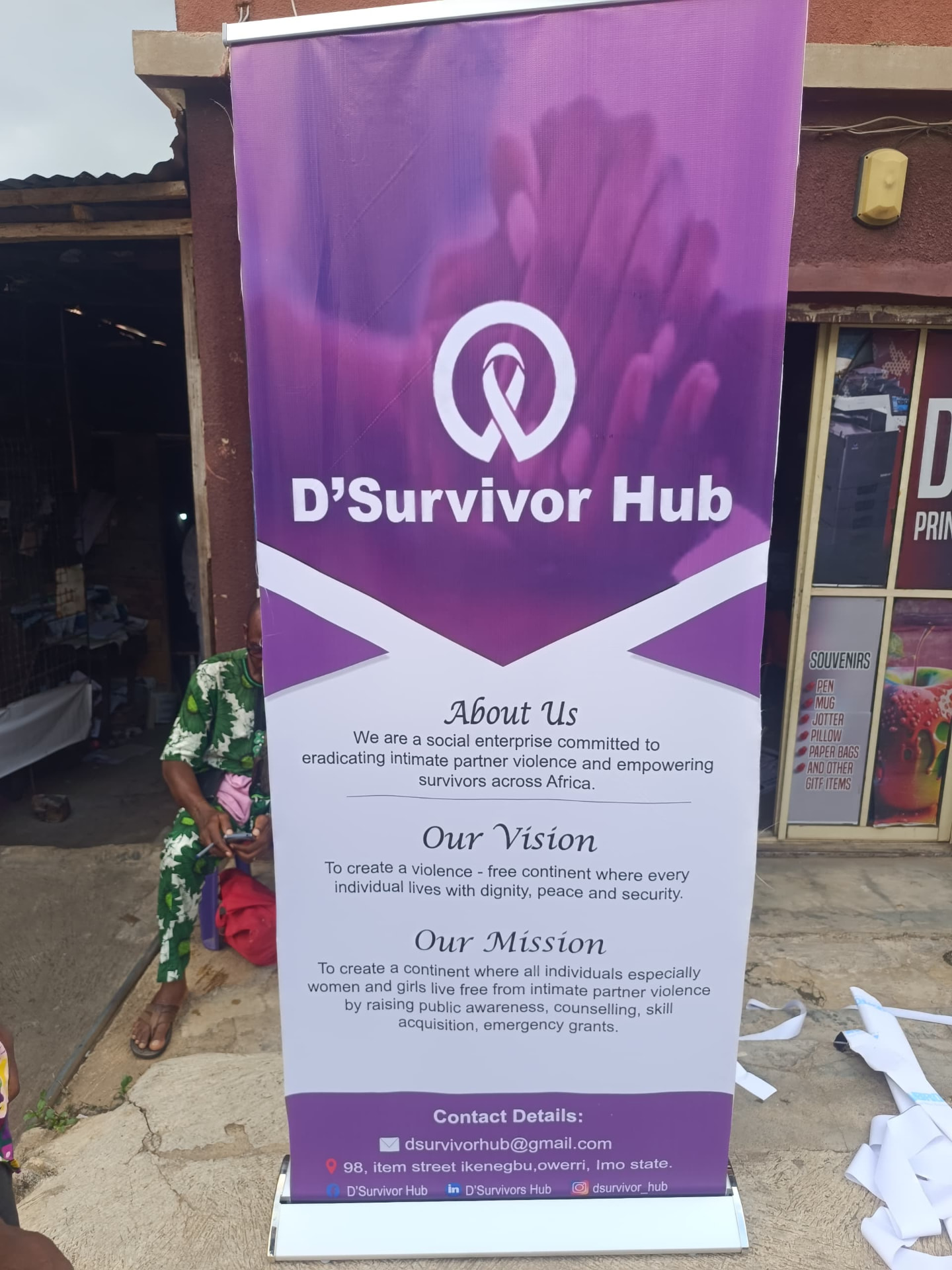 Roll-up banner stands